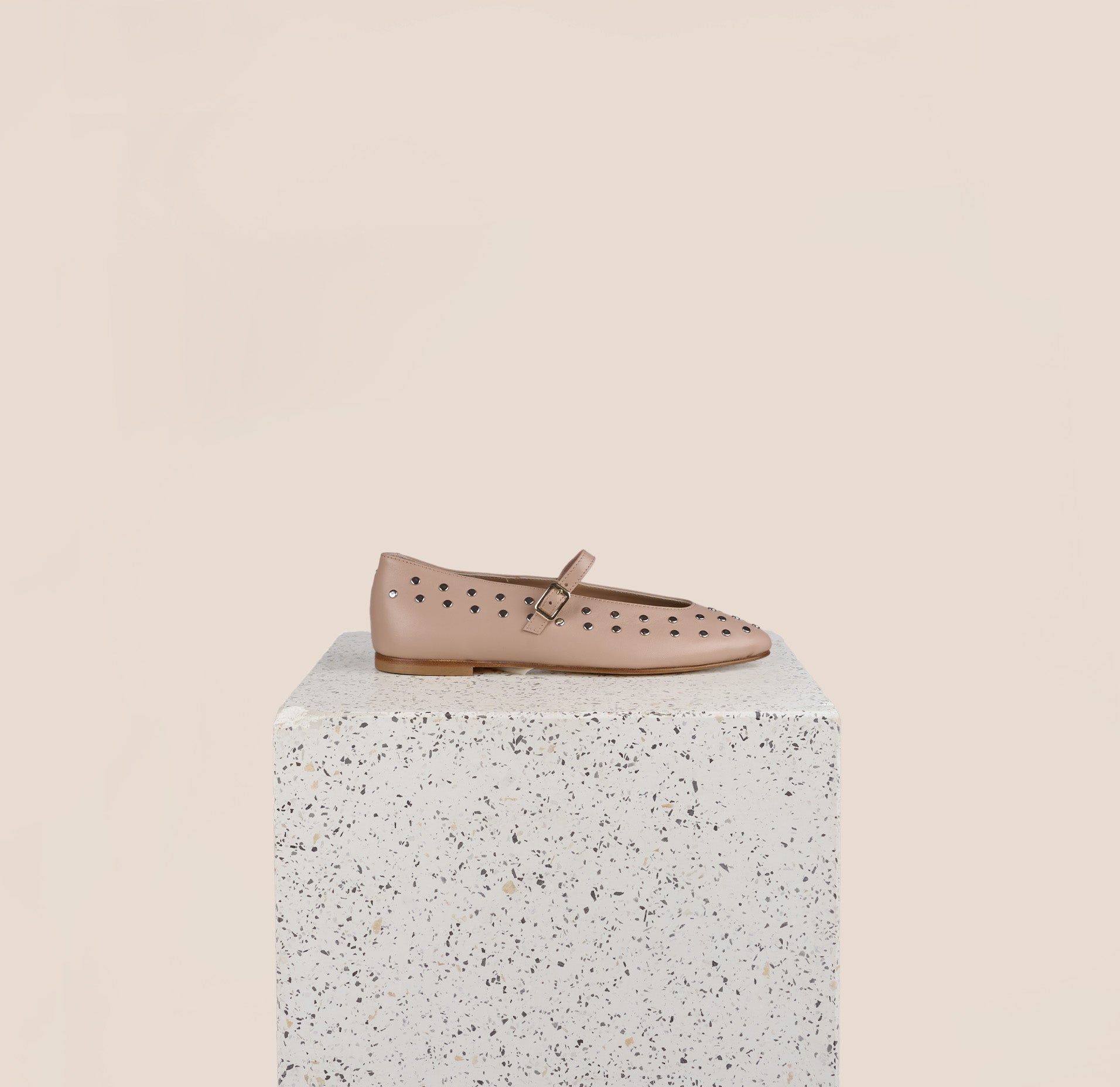 Bari Studs - Beige Nude