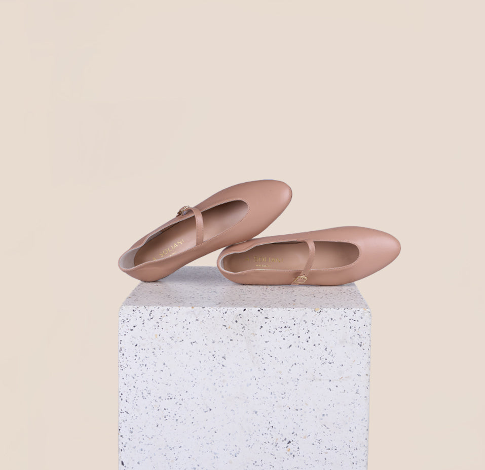 Bari - Nude