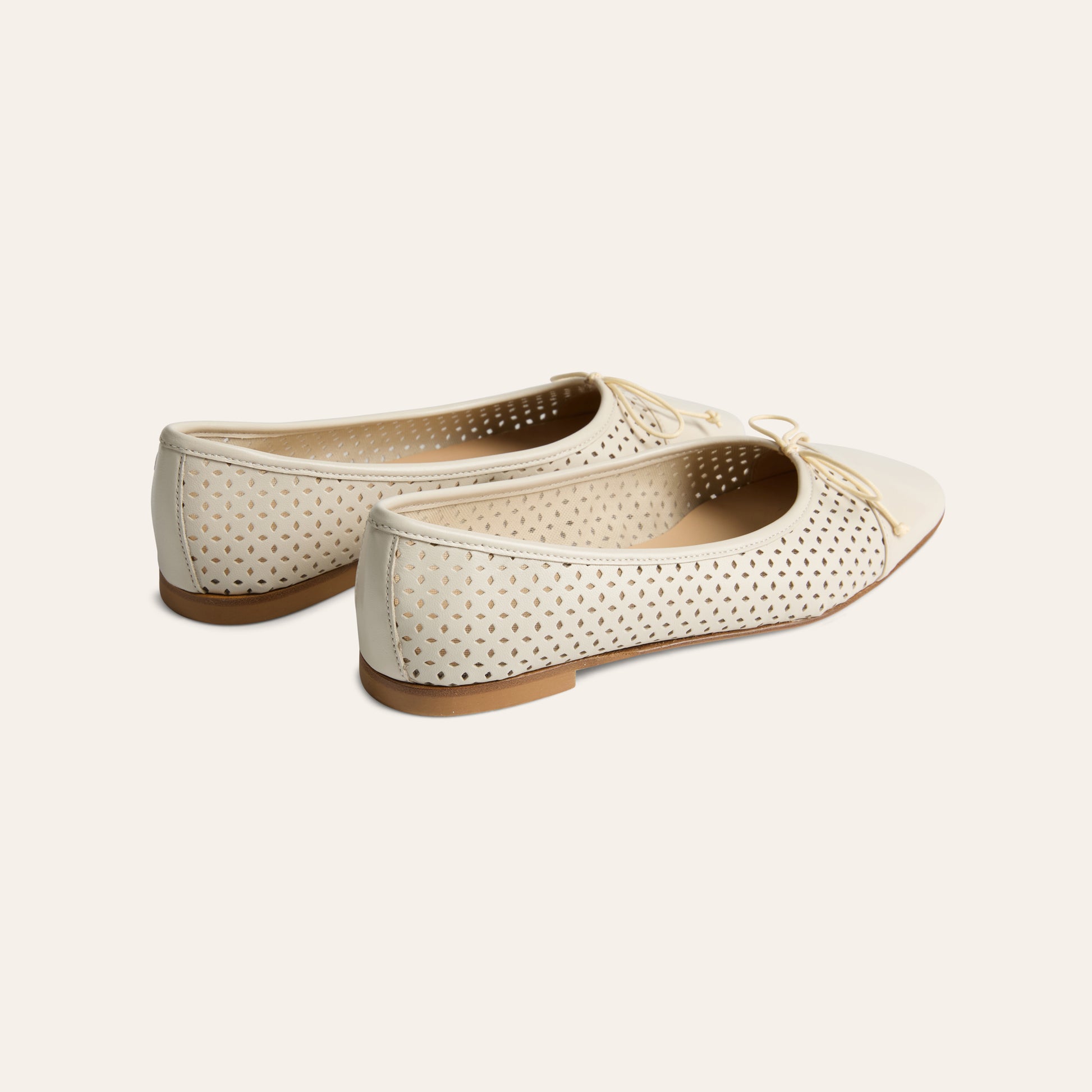 Como - Perforated Ivory