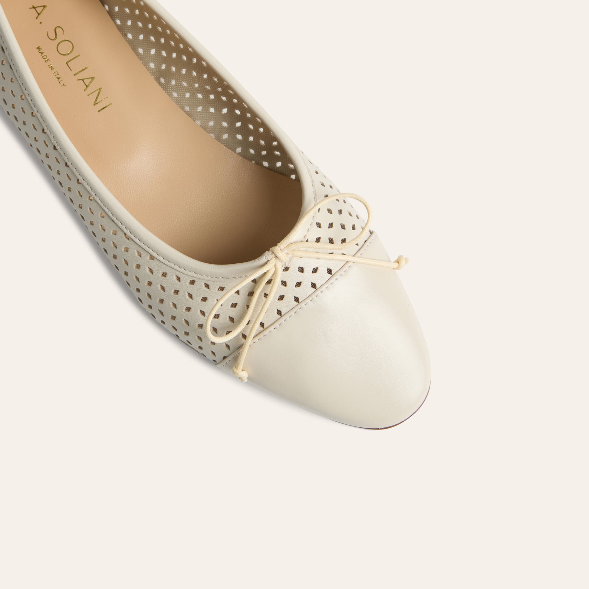 Como - Perforated Ivory