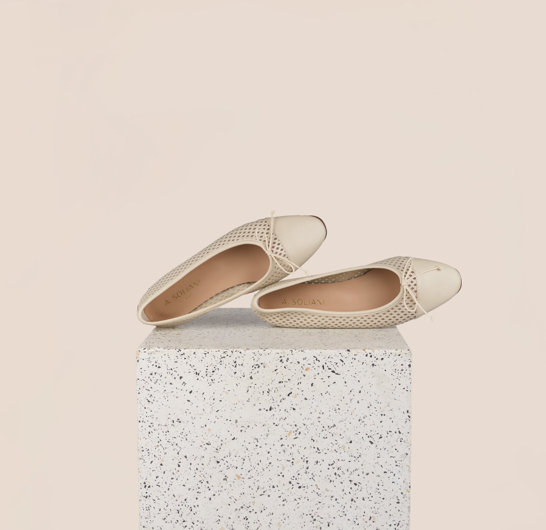 Como - Perforated Ivory