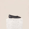 Load image into Gallery viewer, Como Leather Ballet Flats in Black Cassette Woven
