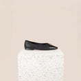Load image into Gallery viewer, Como Ballet Flat in Black Diamond Leather Side
