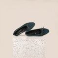 Load image into Gallery viewer, Como Ballet Flats in Green Suede
