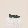 Load image into Gallery viewer, Como Ballet Flats in Forest Suede Side
