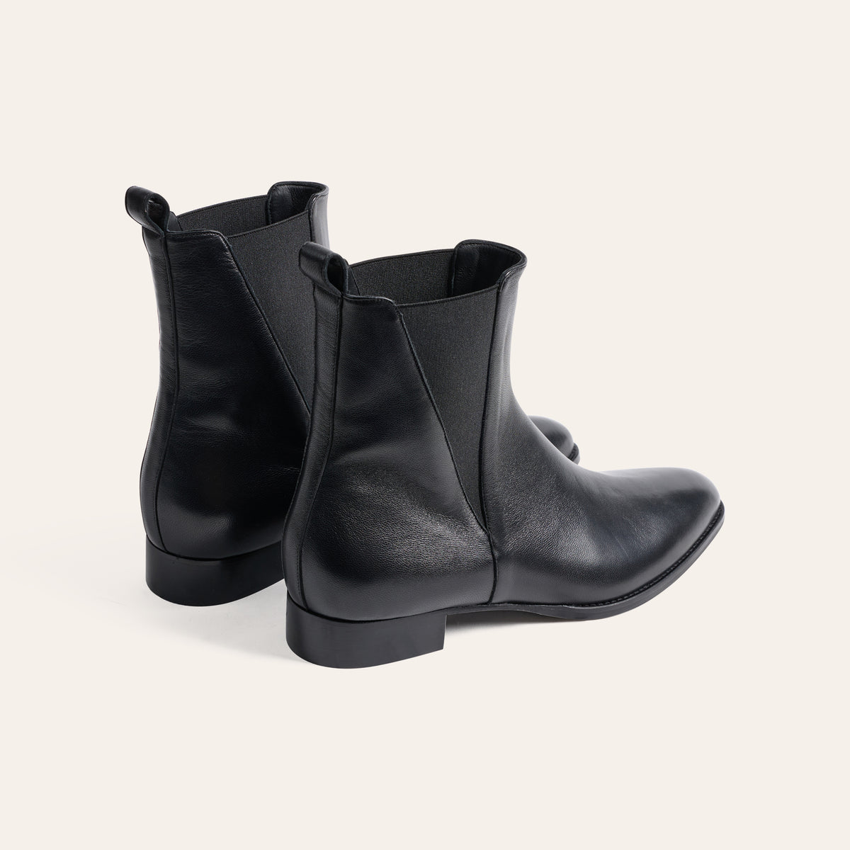 Noto - Black Leather