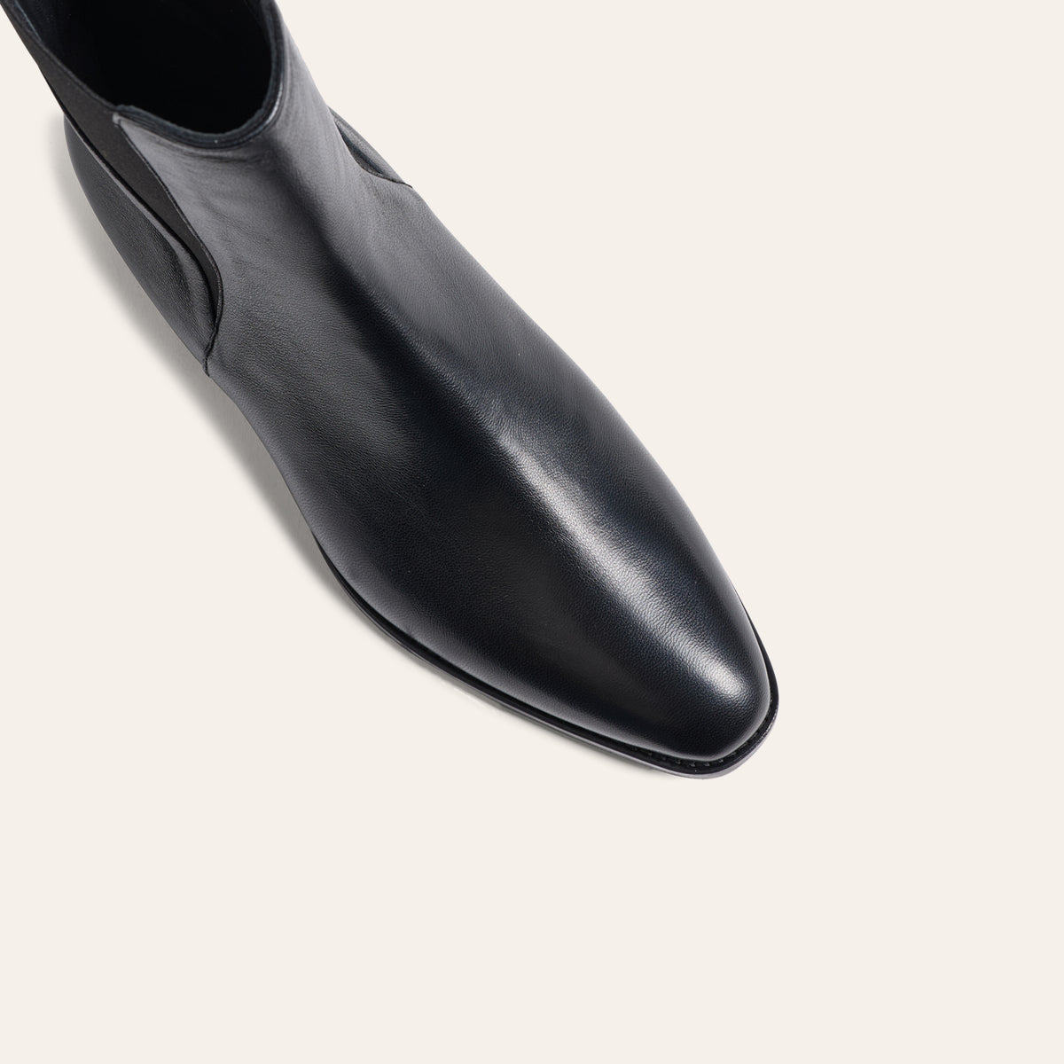 Noto - Black Leather