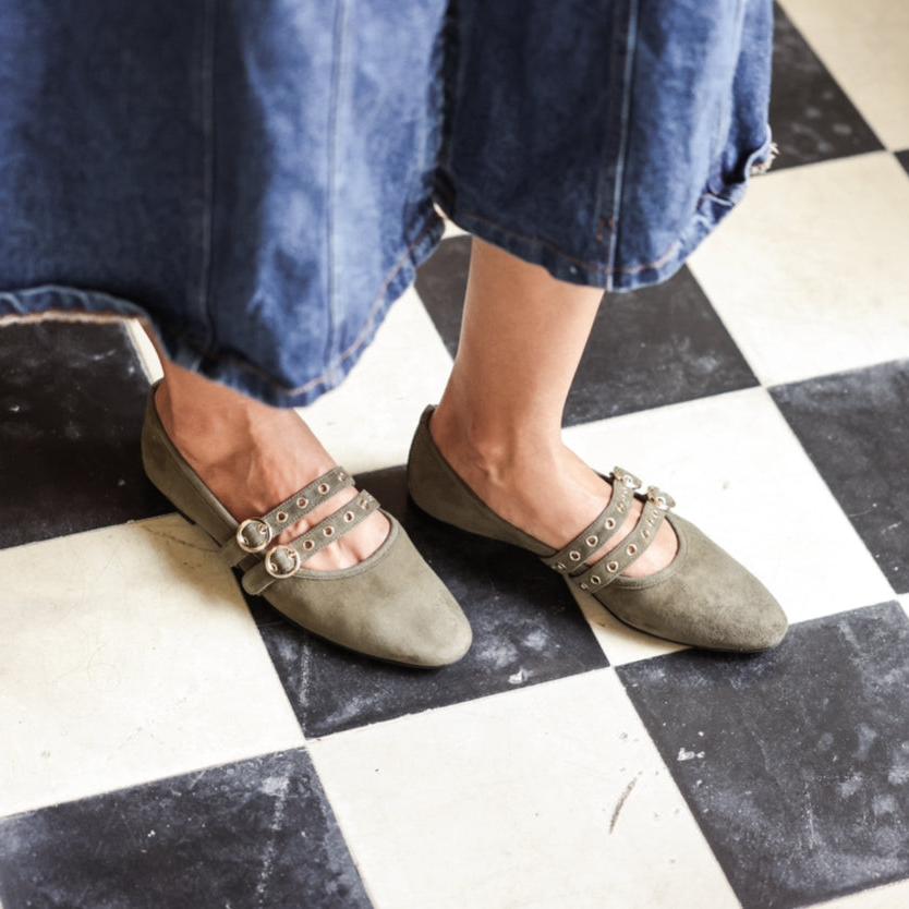 Como2Buckle Olive Suede Model