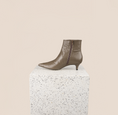 Load image into Gallery viewer, Mantova -  Taupe Leather
