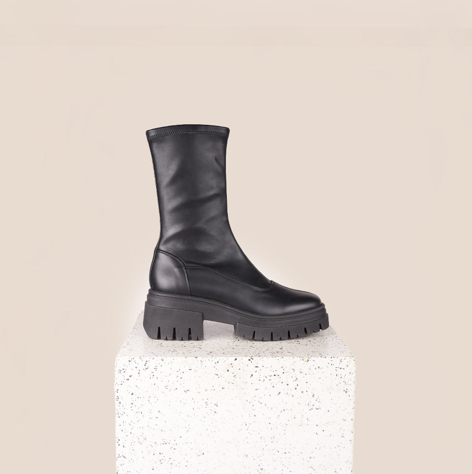 Orvieto - Black Leather