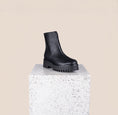 Load image into Gallery viewer, Chunky sole black boots

