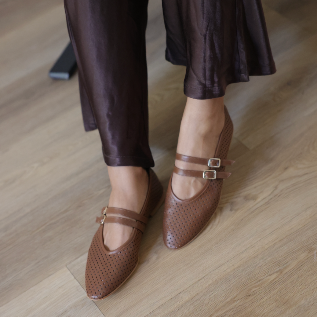 Cori 2 Buckle - Perforated Cognac