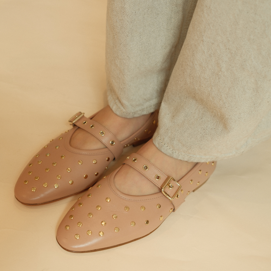 Como Buckle - Nude Studs