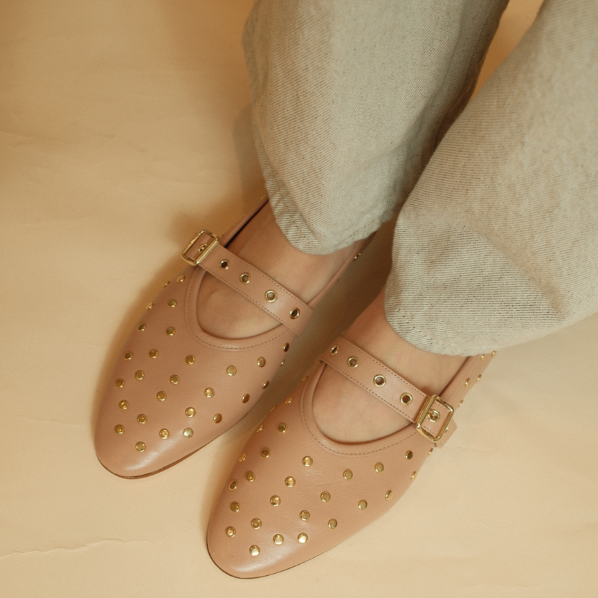 Como Buckle - Nude Studs