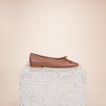 Load image into Gallery viewer, Como Italian Leather Ballet Flat in Desert Rose Side
