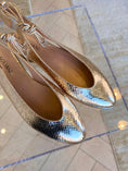 Load image into Gallery viewer, Elba Gold printed leather flats

