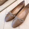 Load image into Gallery viewer, Como Italian Leather Ballet Flats in Taupe
